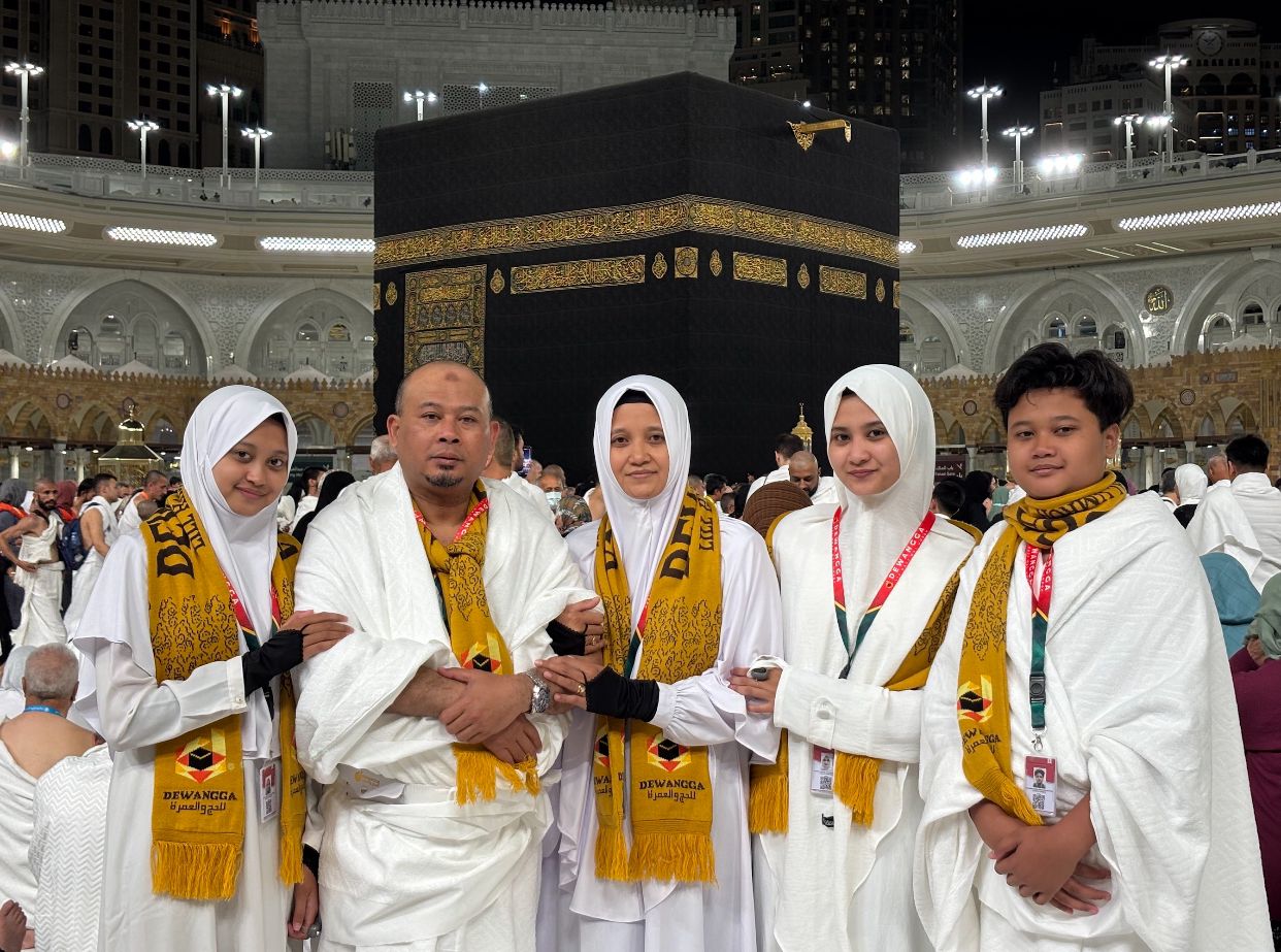 Jamaah Berdoa di Masjidil Haram